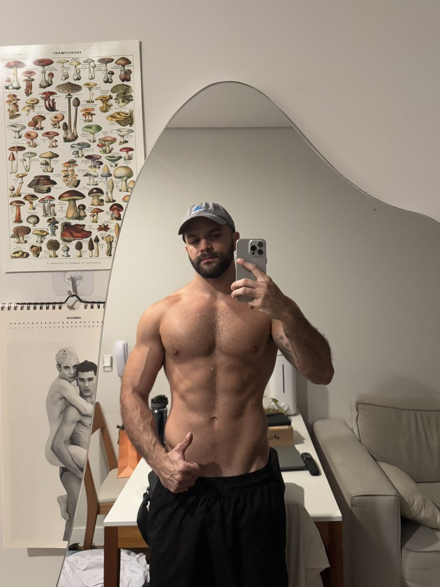 lobolfr's tweet photo. de boné sem boné https://t.co/GxFsmP5pU1
