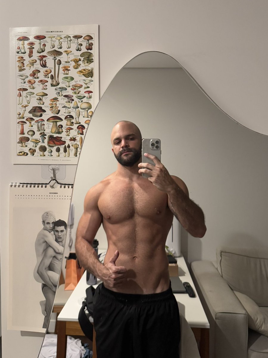 lobolfr's tweet photo. de boné sem boné https://t.co/GxFsmP5pU1