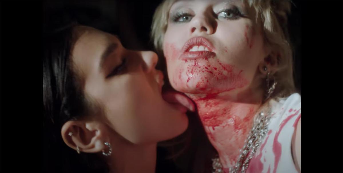 UndyingBond's tweet image. —•• 𝔅𝔞𝔟𝔶 𝔰𝔞𝔦𝔡 "𝔏𝔢𝔱 𝔪𝔢 𝔱𝔞𝔰𝔱𝔢 𝔶𝔬𝔲𝔯 𝔰𝔦𝔩𝔥𝔬𝔲𝔢𝔱𝔱𝔢" "𝔜𝔬𝔲 𝔠𝔞𝔫 𝔱𝔞𝔩𝔨 𝔟𝔢𝔱𝔴𝔢𝔢𝔫 𝔪𝔶 𝔩𝔢𝔤𝔰" ℑ 𝔨𝔫𝔬𝔴 𝔶𝔬𝔲 𝔯𝔢𝔞𝔩𝔩𝔶 𝔴𝔞𝔫𝔱 𝔱𝔬