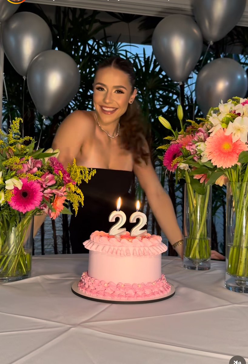 ComentandoPoli1's tweet photo. @Kakaliette @d1v4lpr04t0 @MarioNetooh @sobergaga @bbojoey Se ela não é padrão imagina a J kkkk e ela tem 22 anos https://t.co/QrDlvAhiKR