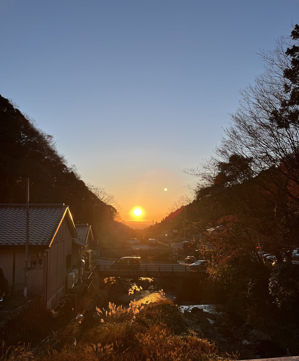 新年あけましておめでとうございます。

町田本店・新百合ヶ丘店・新宿南口店は…
明日5日11時より通常営業致します。

※小田急相模原店は2日から営業しております。

本年もよろしくお願い申し上げます！
