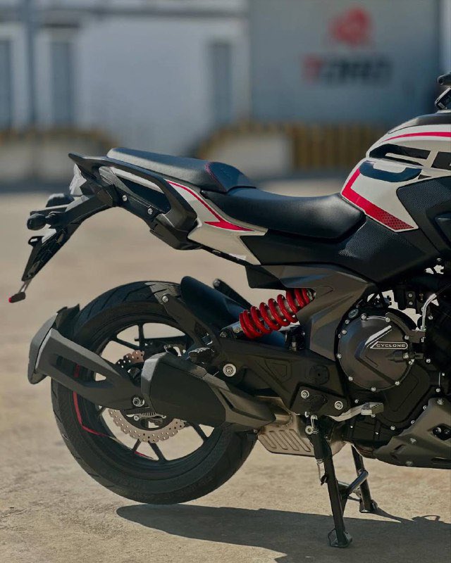 globovision's tweet photo. ¡Vive la emoción en cada kilómetro con la Cyclone SR650! 🏍️🔥

Combina fuerza y rendimiento con la potencia que te ofrece la Cyclone SR650 🤘🏽⚡️

Desafía tus límites, y disfruta de cada viaje sin preocupaciones. 💥😎

@motoscyclone
@motostoro
@motostorove
#Cyclone #SR650 #DesafĩaTusLimites
