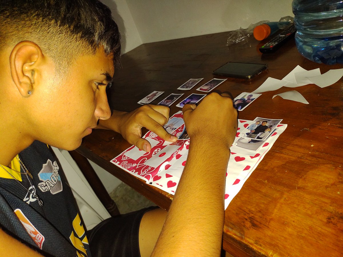 Le regale un álbum con nuestras fotos,soy la mejor lo sé 😂😍