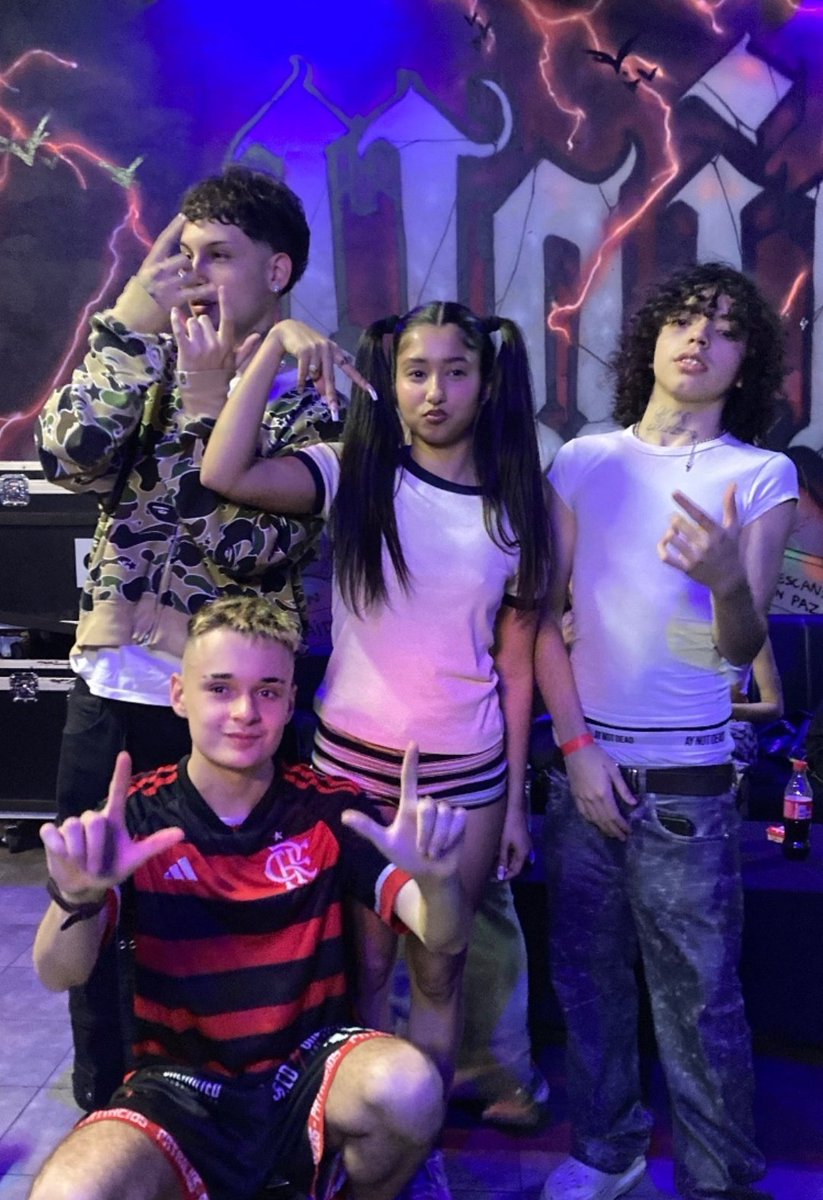 Zelly Archives (@zellarchives) on Twitter photo 