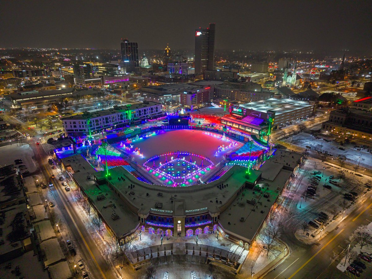 Me: “I wonder if snow would make the <a href="/ParkviewField/">Parkview Field</a> Holiday Lights glow and be gorgeous?”

My drone, dodging snowflakes to take a look: “Yes. Yes it would.”

You done good, @tincaps! If you haven’t caught Holiday Lights yet, it closes tomorrow.

#fortwayne #tincaps #holidaylights