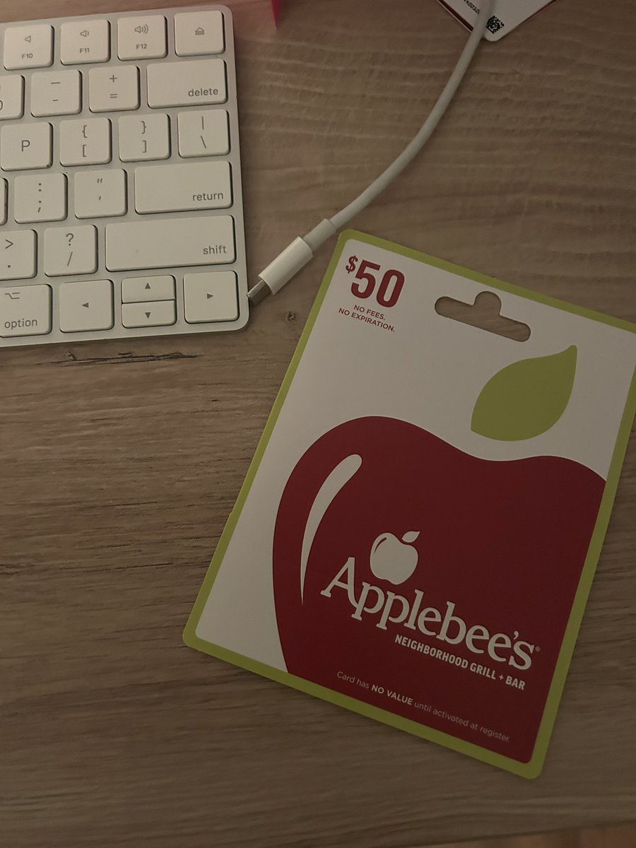DrDerek82's tweet image. I wanna make someone’s day a little better  
I got this gift card I’ll never use so I’d love for it to go to someone who could use it 
Like and RT this post I’ll pick a random winner tommorow before football  its not much but maybe a couple dinners on me 
@Applebees #NFL