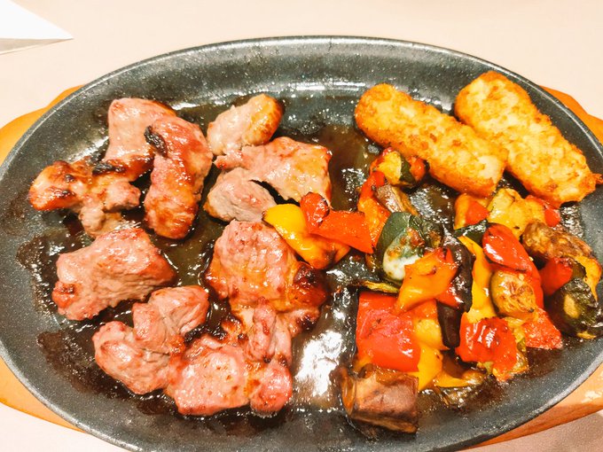 サイゼのラム肉にホットソースかけたら超おいしい 