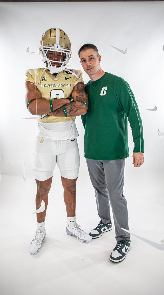 TywonWray's tweet photo. Thankyou for the amazing visit @CoachNardo27 @CoachAlbin https://t.co/KWtGnllCMC