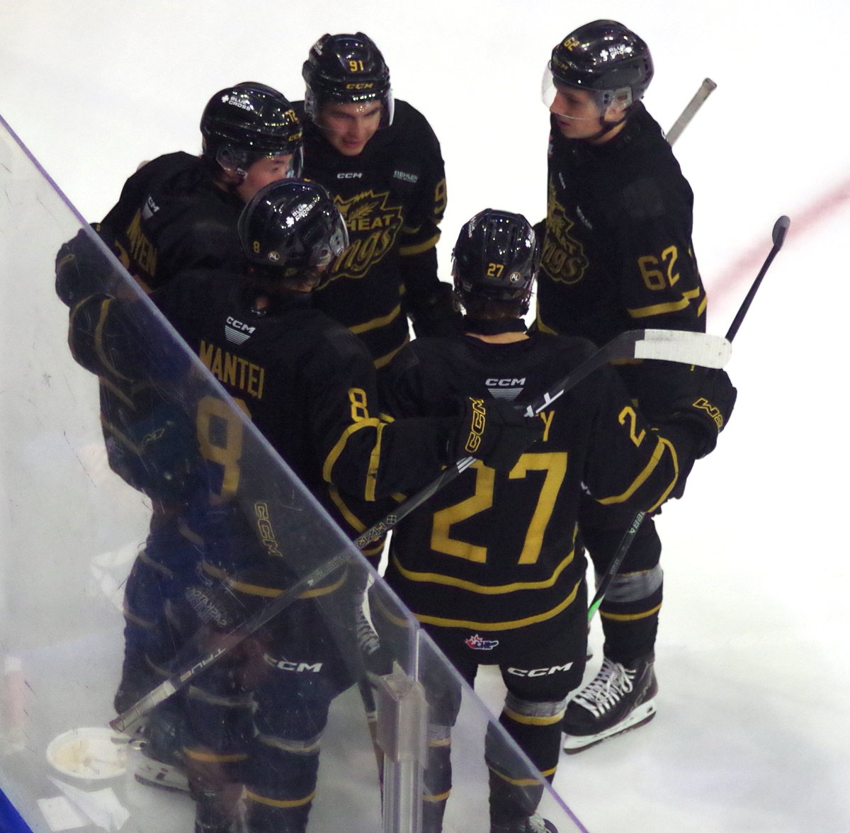 StanksSports's tweet photo. After 40 minutes: #Brandon #WheatKings 3, #Saskatoon #Blades 2. Wheat Kings hold 20-19 edge in shots on goal. #WHL. #CHL. https://t.co/iHdpzCIYLu