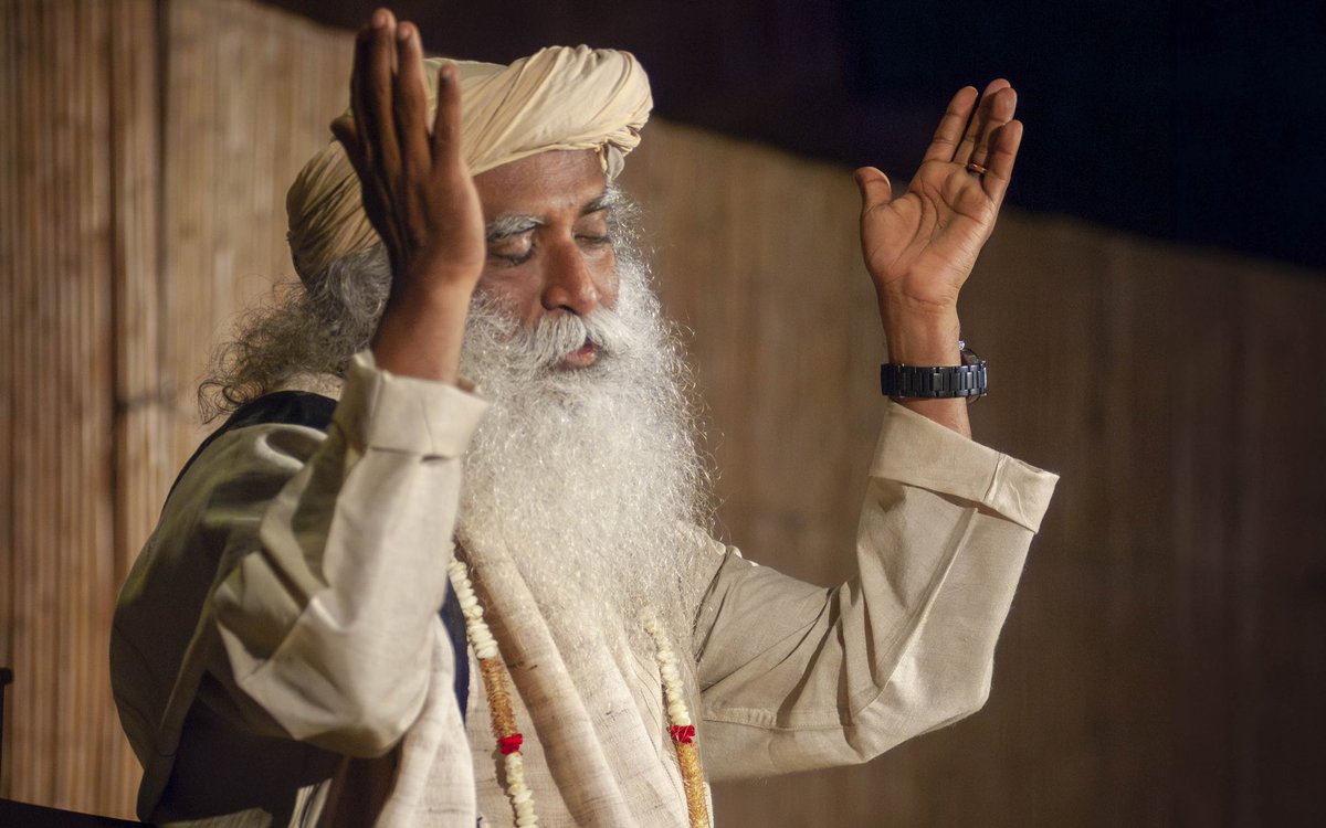 SadhguruJV's tweet image. Do not aspire to meet a wonderful person. Aspire to become the wonderful person that you expect others to be. #SadhguruQuotes