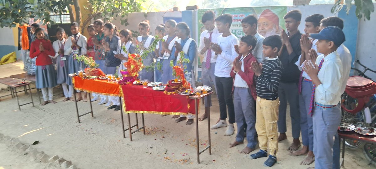 Ashramlko's tweet photo. Sant Shri Asharamji Bapu की दिव्य प्रेरणा से M.S. पब्लिक स्कूल, अटरिया, सीतापुर में #लखनऊ आश्रम के निर्देशन में #तुलसी_पूजन_दिवस निमित्त तुलसी पूजन का कार्यक्रम किया गया। https://t.co/58HO97PINE