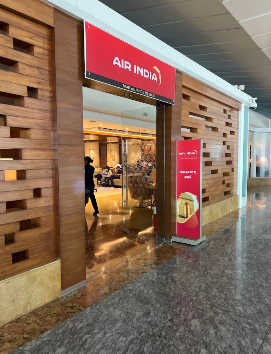 CardPerksPro's tweet photo. Traveling Via Air India Bussiness class and accessed Air India Lounge T3- For Bussiness and Gold Tier Customers. Used Recliners and Shower. Food was Good.
In Flight I had delicious hot Malai kofta Curry and #starbucks in Air @airindia @EncalmIndia. https://t.co/7N4xQHFifR
