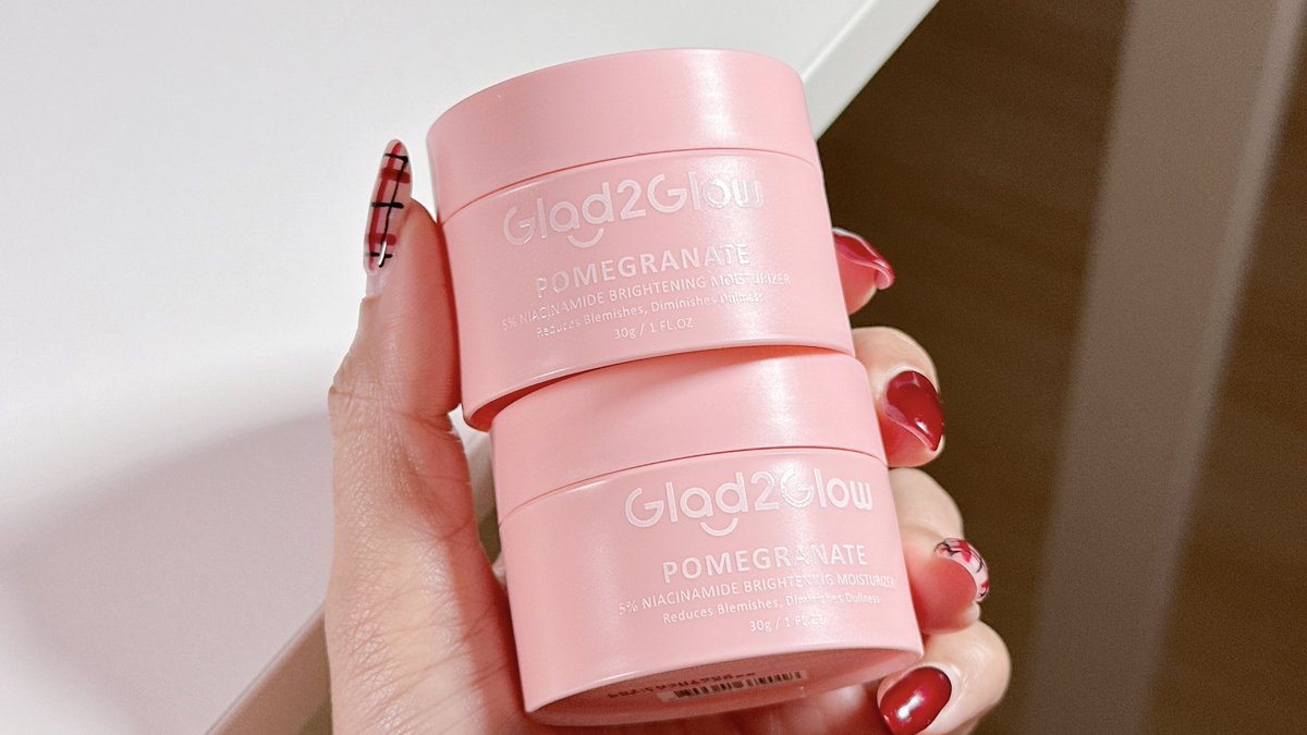 ขอเบิกตัวช่วยPrepผิวก่อนแต่งหน้า ของGlad2Glow moisturizer เนื้อเบาเกลี่ยง่าย ซึมไวสุดไม่เหนอะแต่ผิวฉ่ำอิ่มน้ำสุด￼มี niacinamide ช่วยเรื่องกระจ่างใส ใครแต่งหน้าเสร็จแล้วผิวแห้ง หมองๆอยากให้ลอง ลงตัวเดียวจบบ￼￼ https://t.co/MlYXZMAO5M