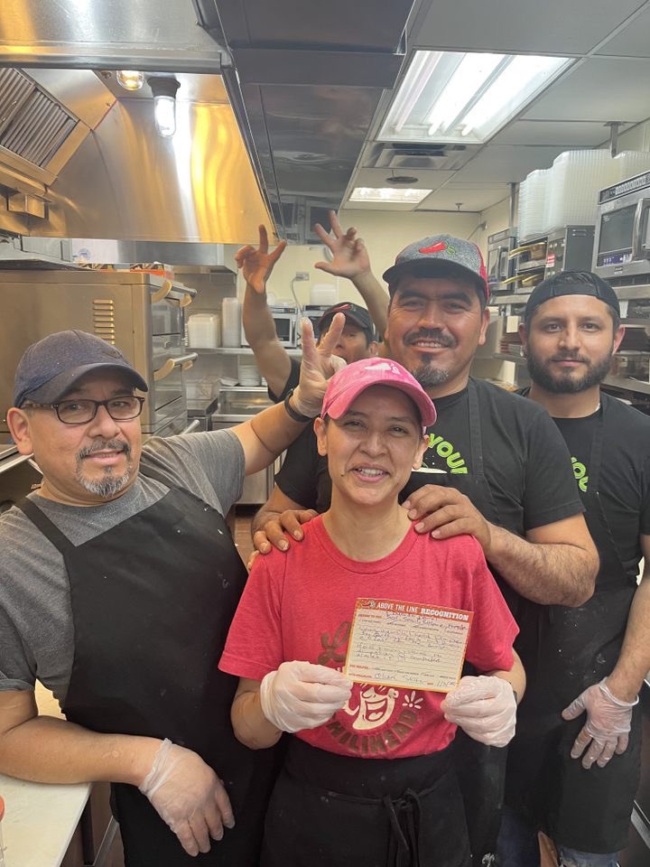 wherry_lisa's tweet photo. I’m so proud of my area!! On a busy Friday they create the best culture!! #ChilisLove #PlayingRestaurant https://t.co/zYY6y3gxmW