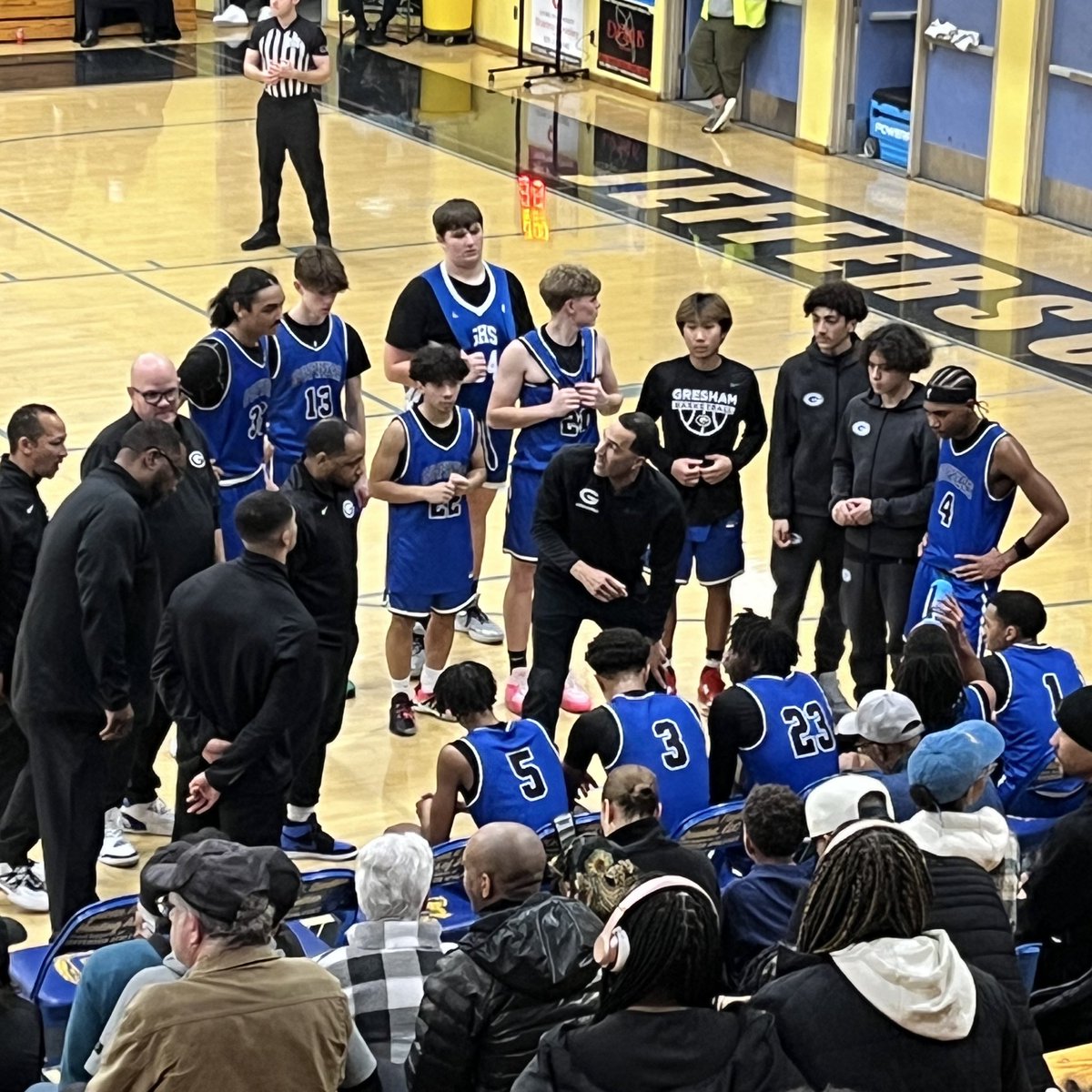 Prep Hoops Oregon (@prephoopsor) on Twitter photo Halftime: <a href="/GophersGresham/">Gresham Gophers Basketball</a> 42, <a href="/DemoBoysHoop/">Jeff Demos Boys Basketball</a> 30
Gophers have been hot from long range, hitting 7 threes in the half. Ter’rae Foster has four of them off the bench for 12 points. <a href="/JehielBrown5/">Jehiel Brown</a> leads the Demos with 9 points. Halftime: <a href="/GophersGresham/">Gresham Gophers Basketball</a> 42, <a href="/DemoBoysHoop/">Jeff Demos Boys Basketball</a> 30
Gophers have been hot from long range, hitting 7 threes in the half. Ter’rae Foster has four of them off the bench for 12 points. <a href="/JehielBrown5/">Jehiel Brown</a> leads the Demos with 9 points.