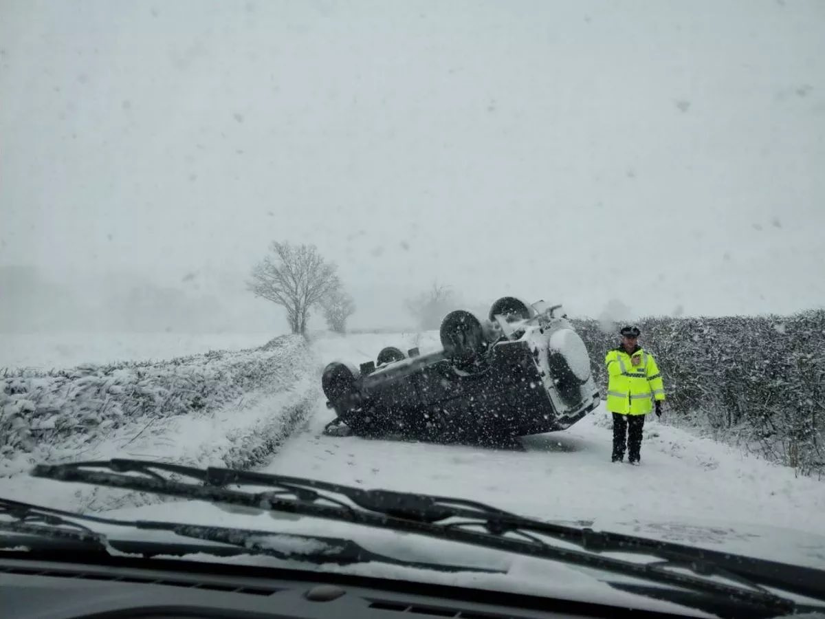 dharford79's tweet image. It’s also worth remembering, whatever vehicle you’re in, all being a 4x4 or normal two wheel drive, you are NOT invincible - it CAN still go wrong! 

Just drive to the conditions! 

#RoadSafety #winter #Snow