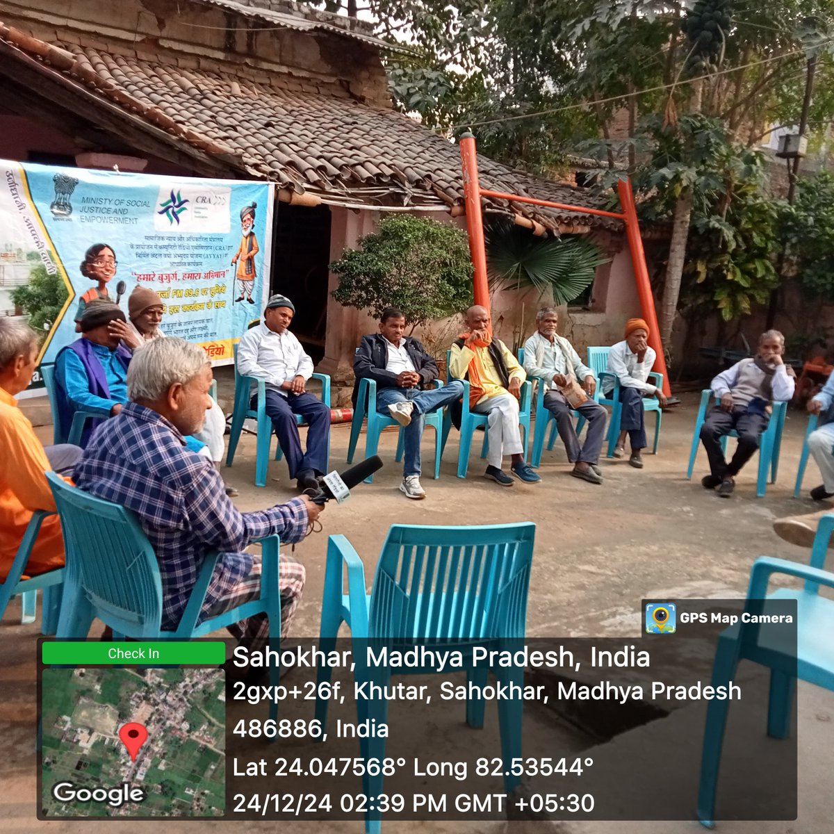 RadiourjaS's tweet photo. अटल वयो अभ्युदय योजना (AVYAY) के तहत सामुदायिक रेडियो ऊर्जा FM 89.6 "ऊर्जाधानी,आपकी वाणी" ने कार्यक्रम 'हमारे बुजुर्ग, हमारा अभिमान' अंतर्गत ग्राम खुटार, सिंगरौली (मध्य प्रदेश) बुजुर्गों के साथ नैरोकास्टिंग आयोजित किया। साथ ही हेल्पलाइन नंबर 14567 जैसी सुविधाओं से भी अवगत कराया। https://t.co/HJnNKz5wu2