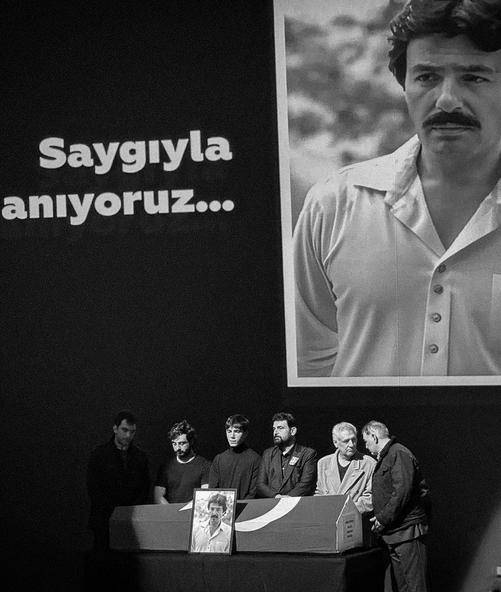 “Bir gün gitsen bile hatıran yeter.”
