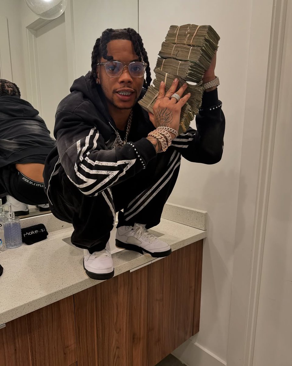 MIGO_ICIEST's tweet photo. 4 Pockets Full Like “Wham” , But Ion Want Lil Baby💕👧🏽👎🏽, She Know I Cant Be Fuccd With, Im One ☝️ Of Them Niqqas Having Paper 📑 💰❗️
#HeavyCamp🏋🏽♂️ #🅿️🅱️ https://t.co/F4ShhhHwIn