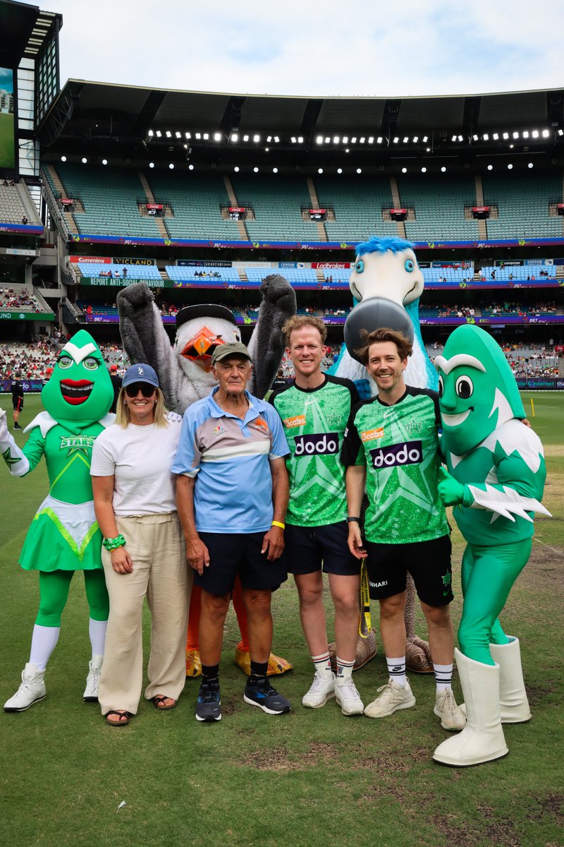 Huge thanks to <a href="/AdamandSymon/">Adam & Symon</a> for delivering the Celebrity First Ball tonight - tune into Stars TV on Thursday for a behind the scenes look 📺

Special thanks also to John who delivered the <a href="/DodoAustralia/">Dodo</a> Community First Ball!