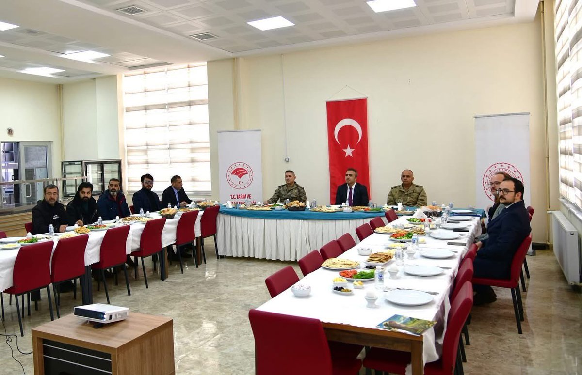 ardahantarim's tweet photo. 2024 YILI TARIM VE HAYVANCILIK BASIN DEĞERLENDİRME TOPLANTISI GERÇEKLEŞTİRİLDİ. 

Sayın Valimiz Hayrettin Çiçek Başkanlığında, 2024 yılı Tarım ve Hayvancılık Basın Değerlendirme Toplantısı gerçekleştirildi.
@TCTarim @ibrahimyumakli @ArdahanValiligi @fatih_cineviz https://t.co/D6Mxkd9ujb