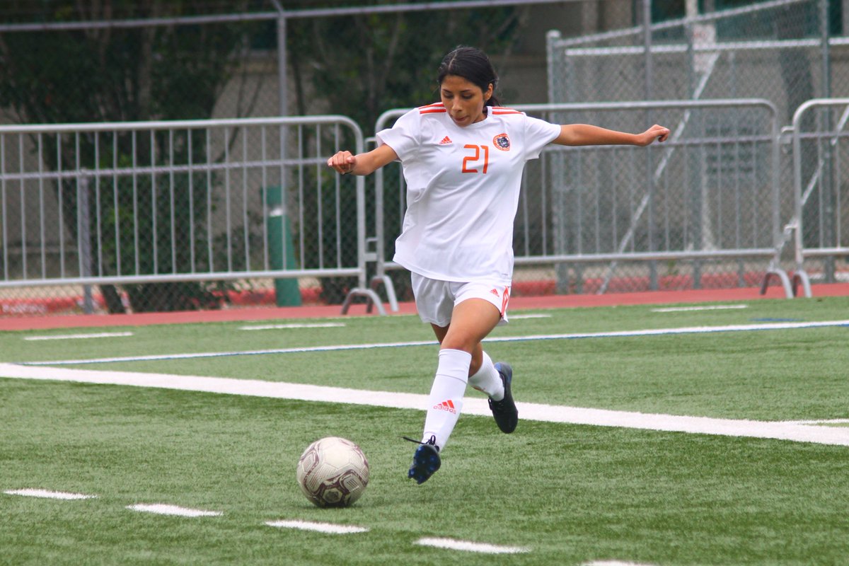 BurbankSoccer's tweet photo. Setbacks are just setups for comebacks. Trust the process, believe in each other, and keep grinding. Growth comes through every challenge we face together. 💪⚽ #BurbankSoccer #Family https://t.co/CaGT5p0te7