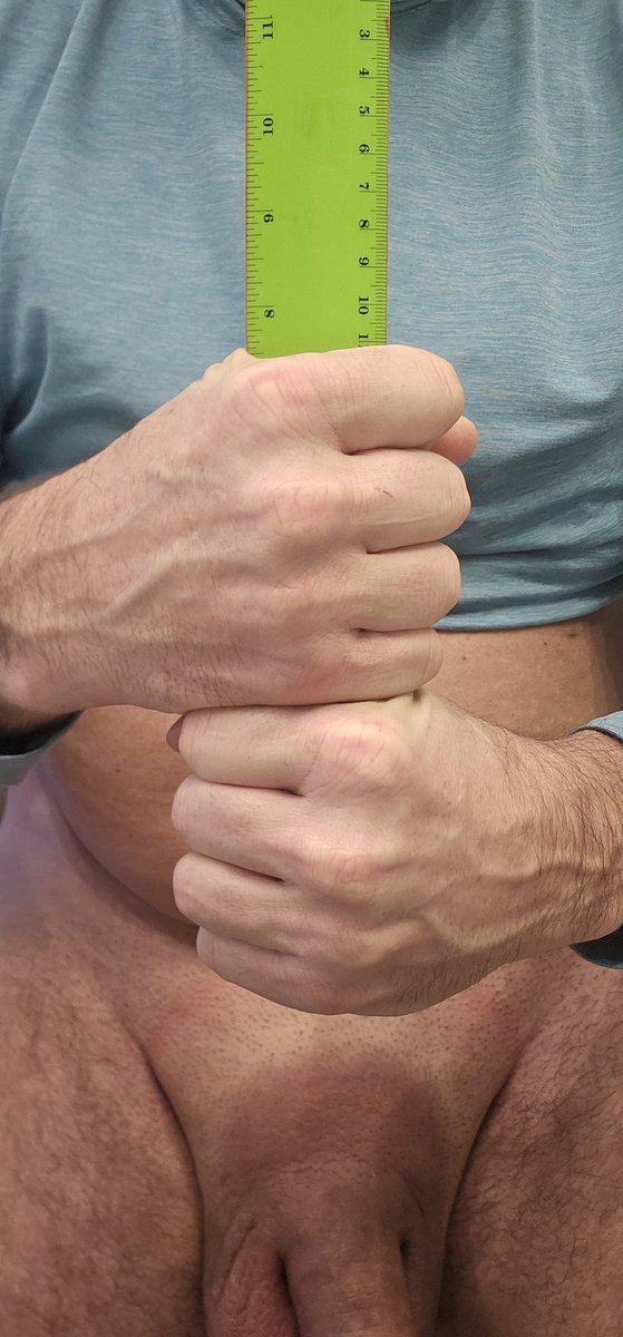 talldarkhand1's tweet photo. I guess 8 inches...if it matters, but if i am pushing this in deep, maybe more?? Big hands = big gloves ;) #hugecock #bigcock #twohander https://t.co/dExeE2hrl3