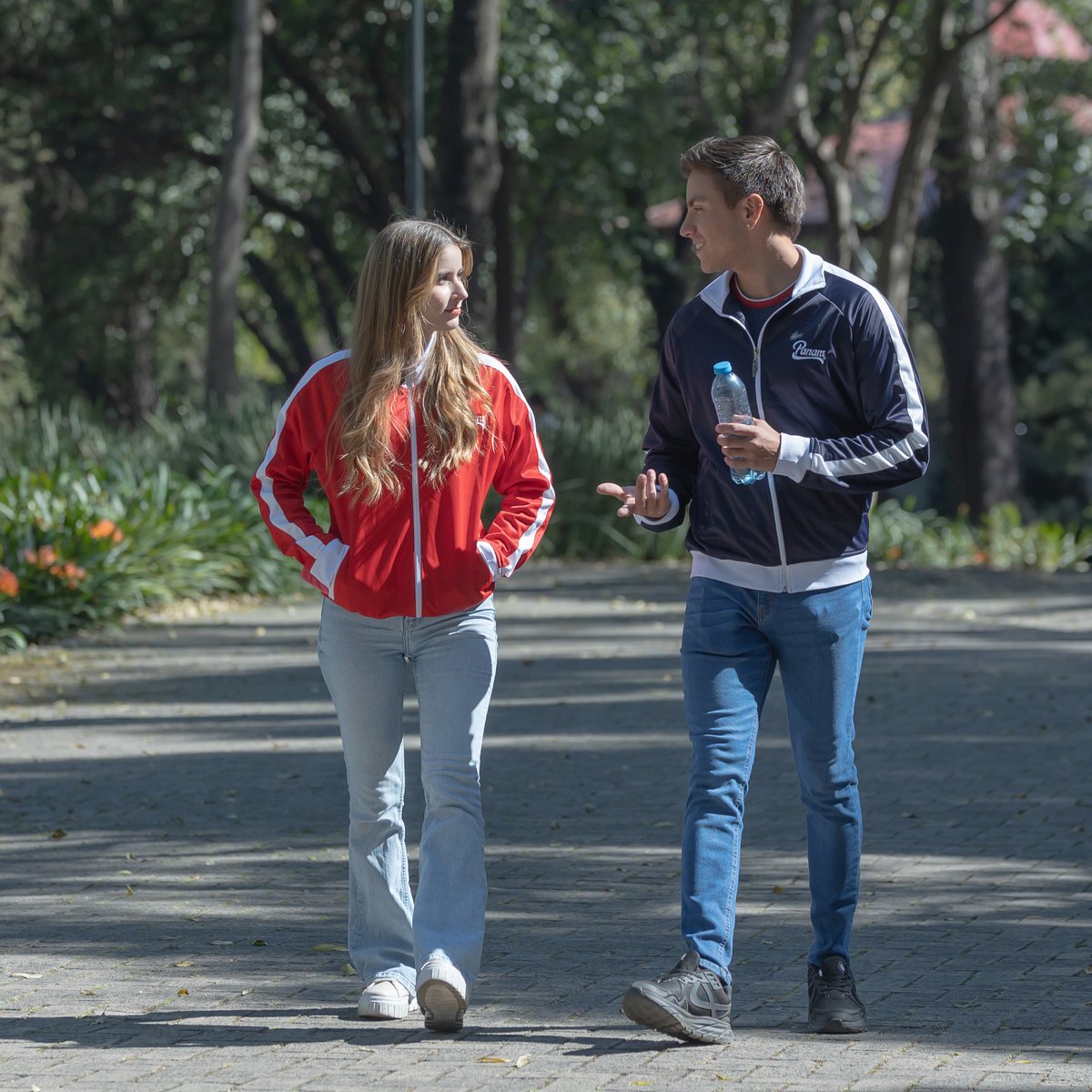 Retrocool. Nosotros sí vamos para atrás y también
tomamos vuelo. 🧥😎

Ya disponibles las Chamarras Retro en tiendas físicas y en panam.com.mx 🛒

#panam #chamarra #ropapapanam #tenis #tenispanam #panamantes #hechoenmexico #sneakers