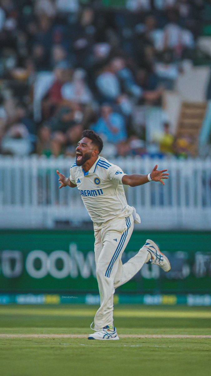 Faz1863's tweet photo. No one will applaud Siraj for his fitness. He has been thrown under the bus to play every game Since Bumrah got injured in 2022, He even plays those shit Bilaterals also. No one talks about his workload management he has been treated like Shit without any breaks for last 3 years. https://t.co/kvCkMWEmLH