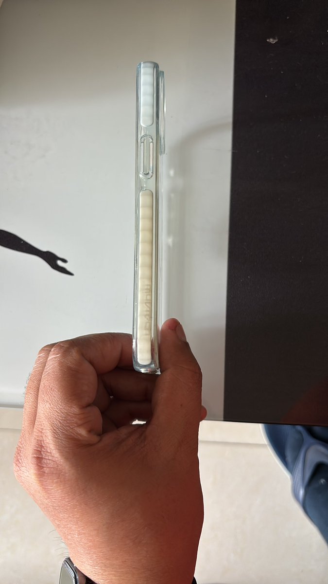 bhatiagourav's tweet image. Purchased IPhone 15 back cover from Aptronics with Phone but the cover got yellowish in a month of usage @AptronixIN @Apple Not Accepted from such a reputed store
#qualityissue #CustomerExperience #brand#refund ..I expect my refund