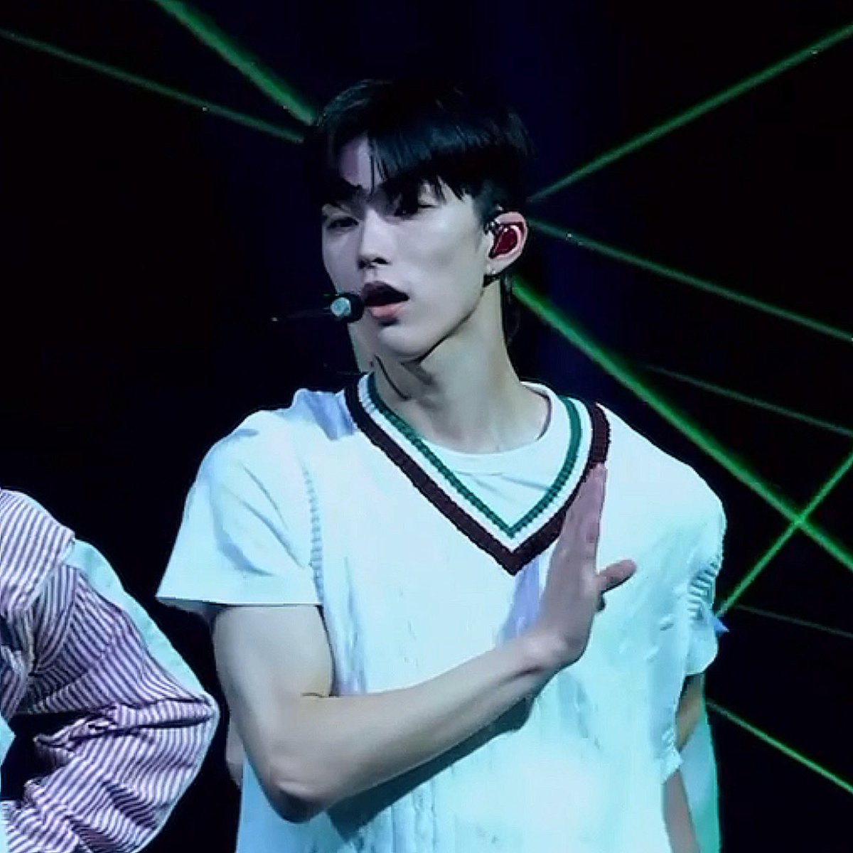 hsh_bbm's tweet image. 너진짜뭐야
어케이렇게까지좋아하고기다리게만들수가있어? 
짖짜정체가머야