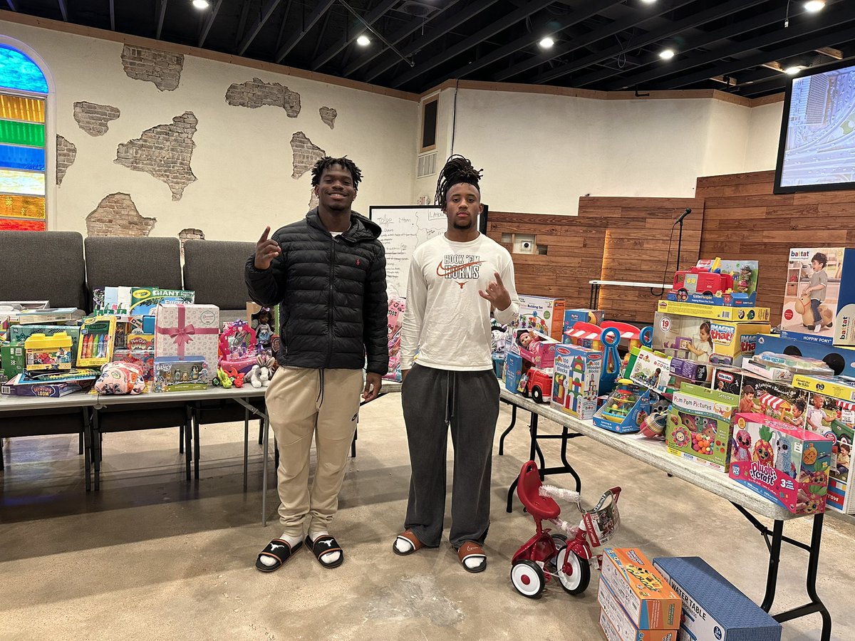 JG (@jaylonguilbeau1) on Twitter photo Enjoyed the opportunity to work with <a href="/mpaustin/">Mission Possible</a> .They are seeking sponsors, volunteers, & donors to help support & expand resources to reach the community of Eastside Austin. Visit bit.ly/3VW0rPq <a href="/TexasOneFund/">Texas One Fund</a> Enjoyed the opportunity to work with <a href="/mpaustin/">Mission Possible</a> .They are seeking sponsors, volunteers, & donors to help support & expand resources to reach the community of Eastside Austin. Visit bit.ly/3VW0rPq <a href="/TexasOneFund/">Texas One Fund</a>