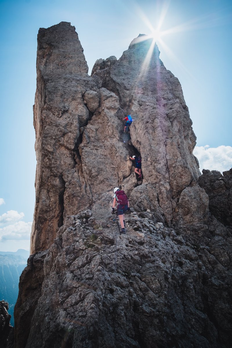 Allison_scollar's tweet photo. 🏔️ Nature’s skyscrapers await! Mountain climbing connects us to the wild while testing our limits. What��s your dream summit? 🌟🧗‍♂️ #MountainAdventure #ExploreMore https://t.co/wvx0mqYKLT