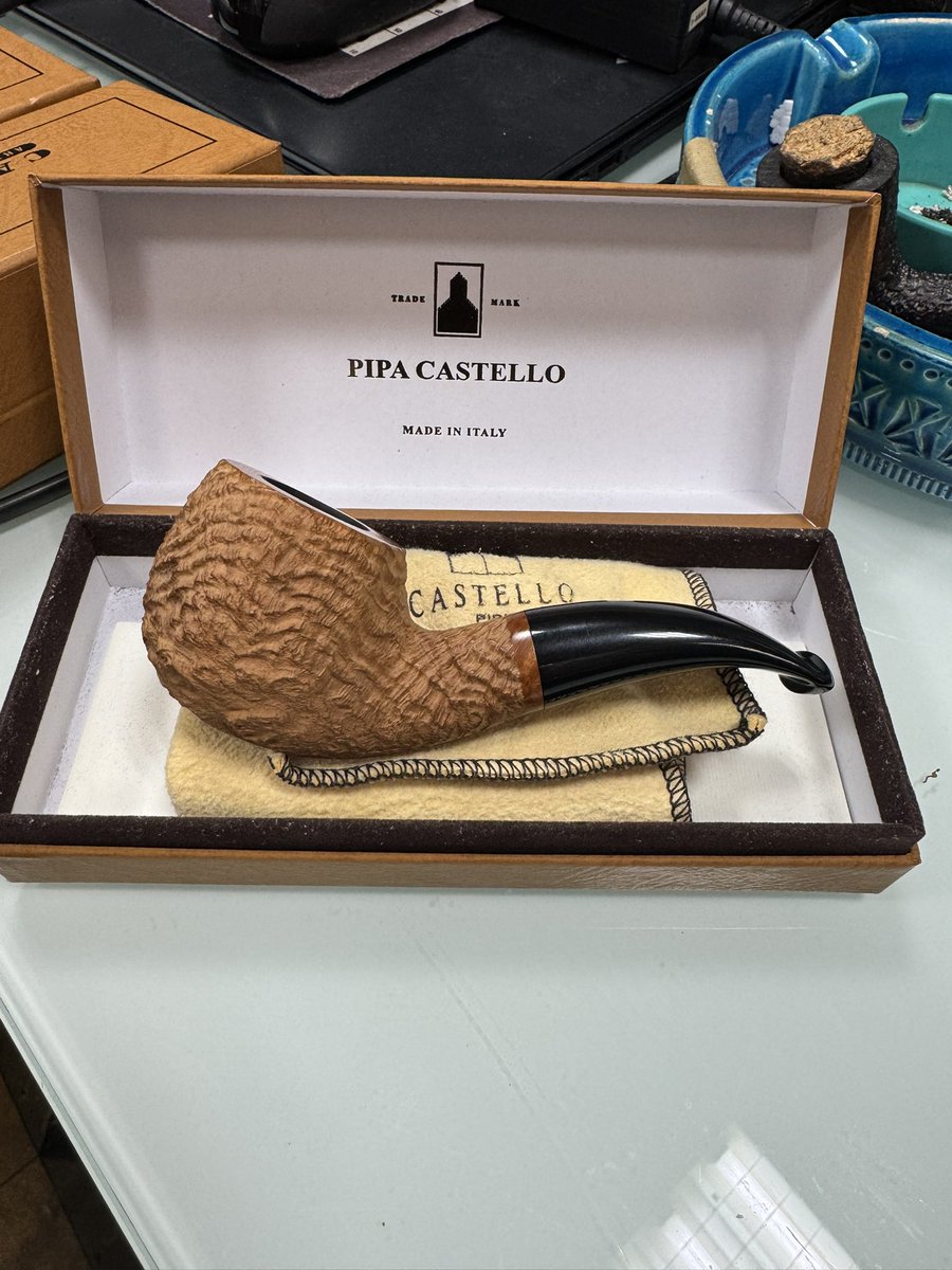 deicida's tweet photo. ケイガイさん、中古ですがCastelloが3本あります。カーボンは少しついてますが、クリーニングに時間がかからない程度だと思います。気になる方は問い合わせてみてください。 https://t.co/7V4LQPzTRP