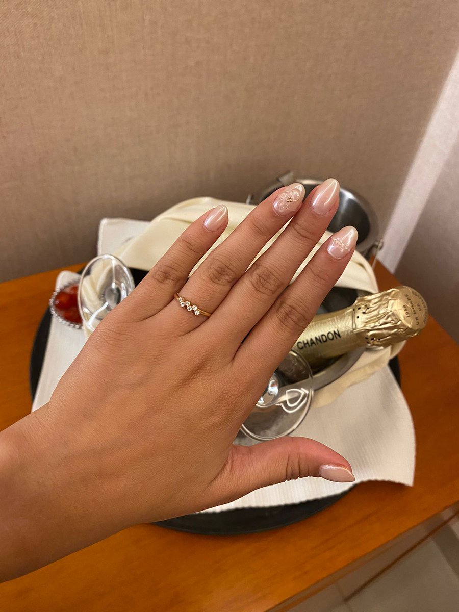 Martina1329's tweet photo. 10 años de novios, de un amor único y excepcional. Obviamente le dije que sí, si es el amor de mi vida 💍✨ https://t.co/n8myRwffWz