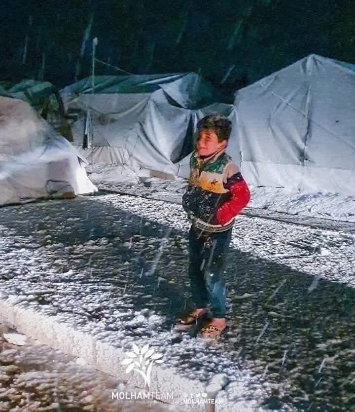 کودکان غزه در سرما و یخبندان
💔
خدایا خودت رحمی کن