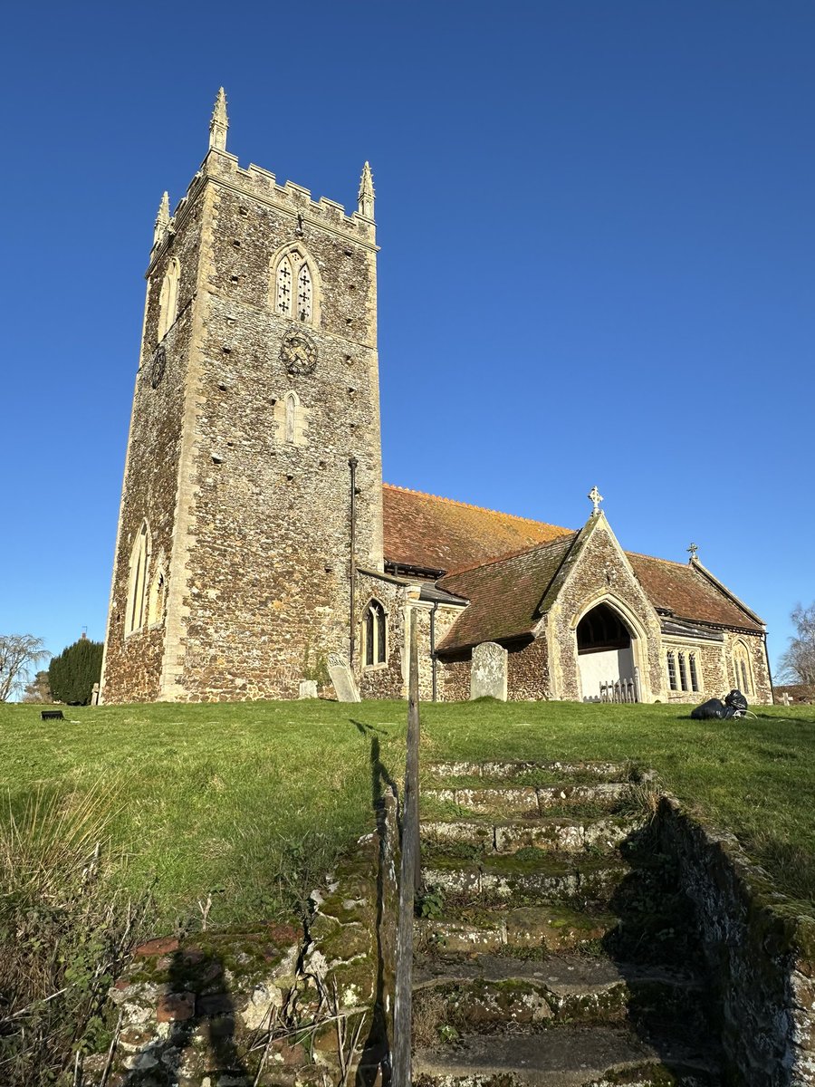 mutley7781's tweet image. 👀 St Peter & St Paul, #WestNewton #Norfolk
@YalePevsner suggests a date of early 14th C, because of Y-tracery in bell-openings. Of note is the ogee-headed niche in the west wall
The church was extensively restored 1881 by #ArthurBlomfield for Prince of Wales
#SteepleSafurday