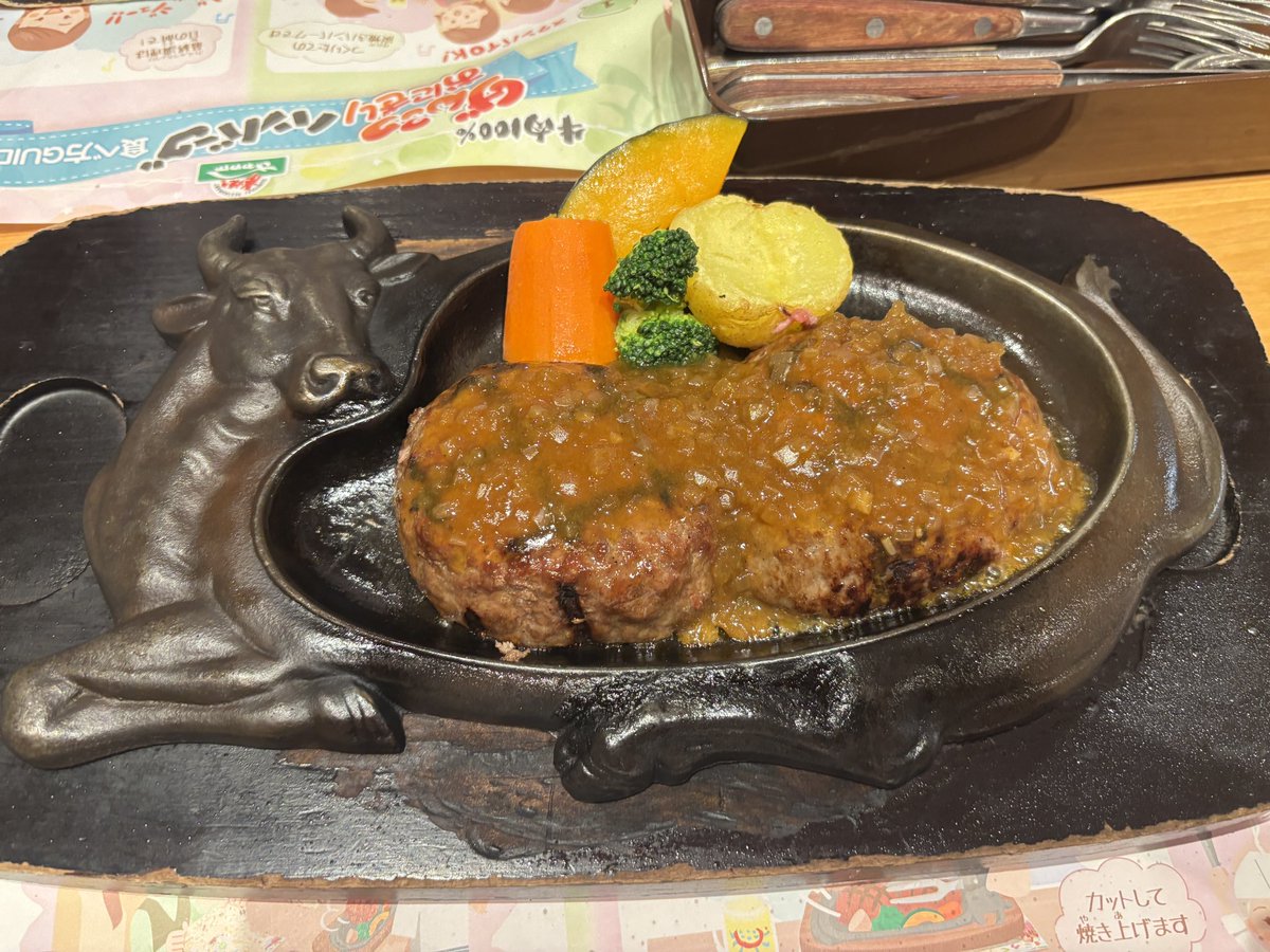 taroftd's tweet image. 今や静岡の一大アミューズメントとなったさわやかのハンバーグ。開店から30分で整理券が100組になってました。恐ろしや。写真写りが悪いですがちゃんと美味しいです。
行かれる方は早めに整理券もらってください。でないと昼食予定が夕食になります😆