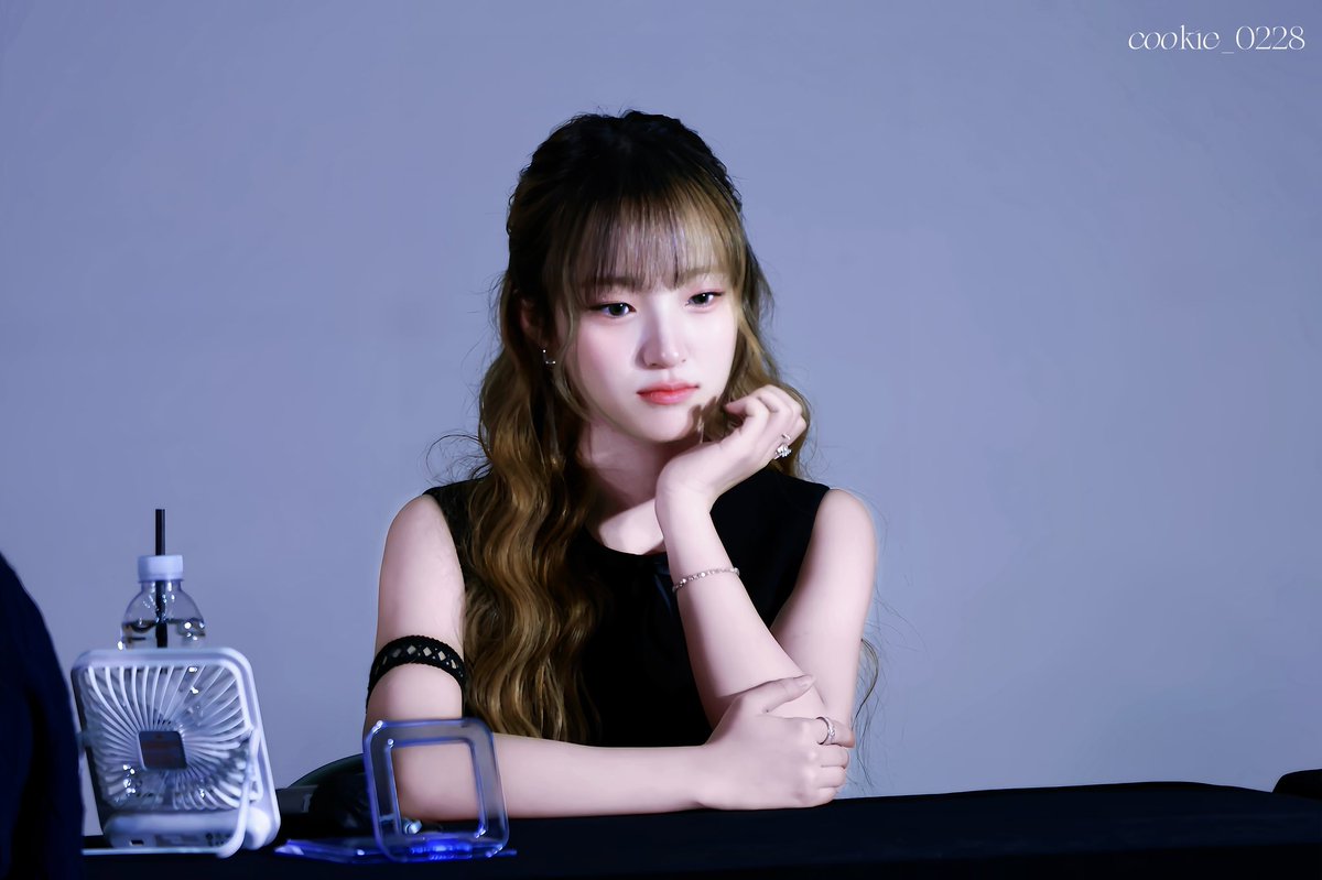 cookie_0228's tweet photo. 241214

공주님…

#유니스 #UNIS #방윤하 #YUNHA https://t.co/ETa2ANbLse