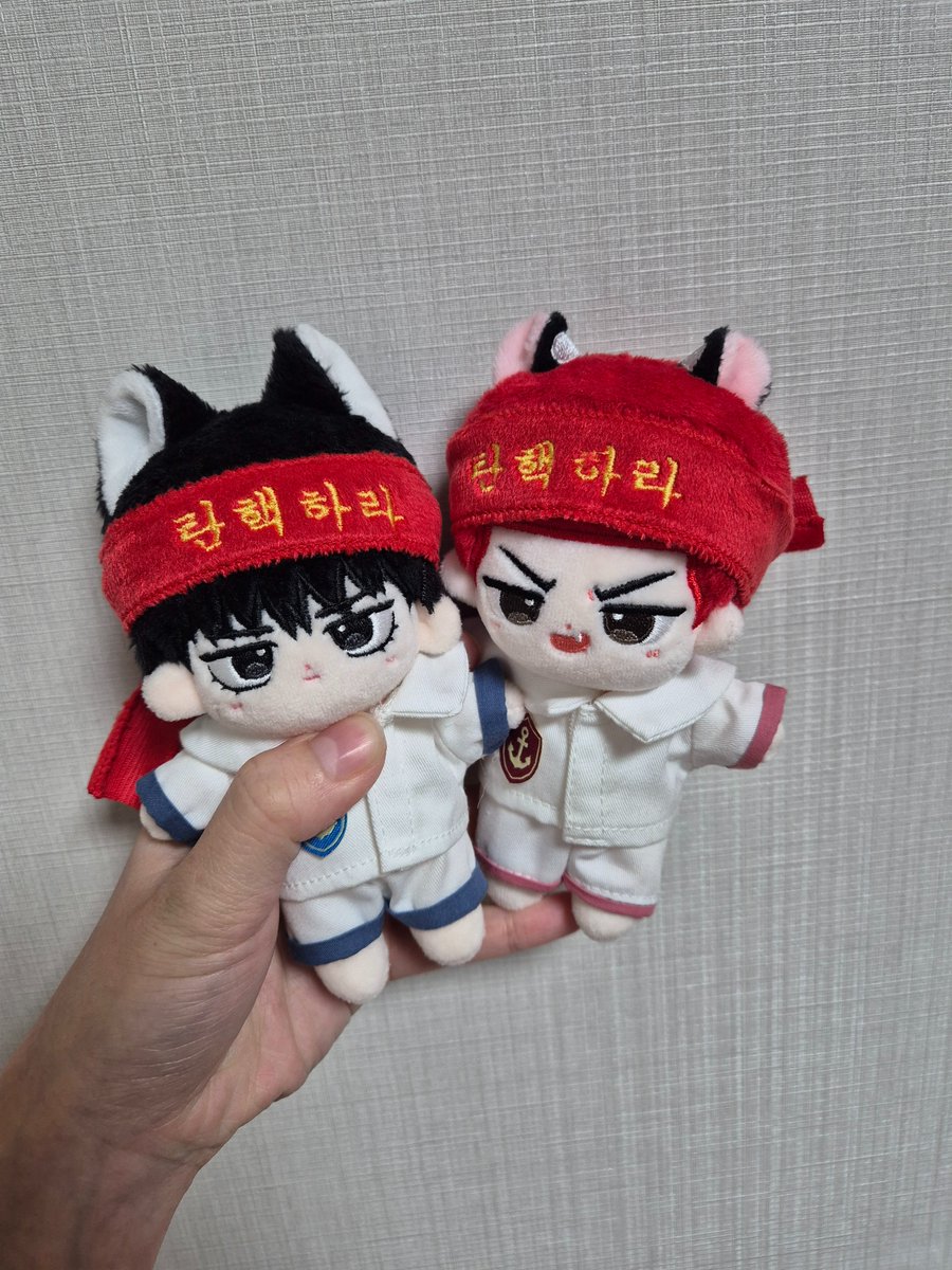 태웅이랑 백호도 같이 외칩니다.
탄핵하라!