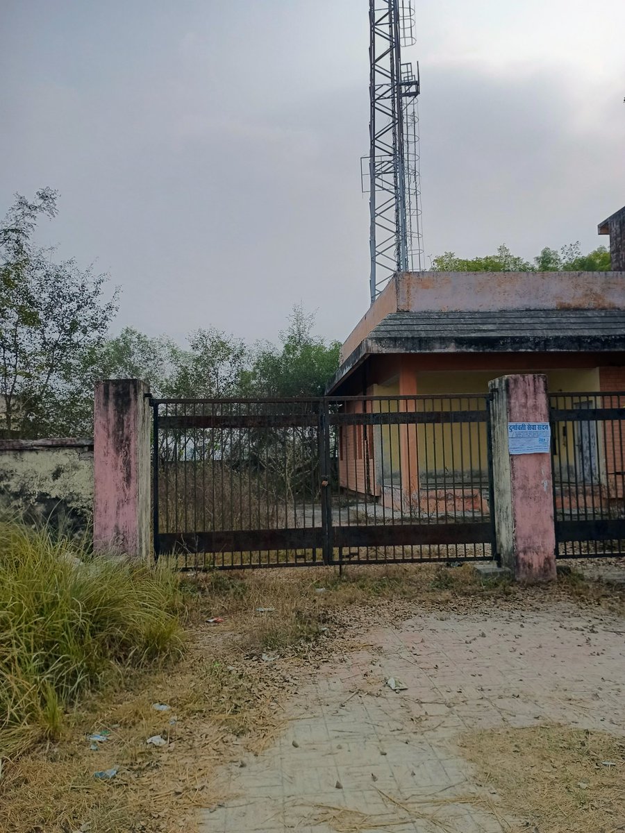 usy5051's tweet photo. @BSNL_UPEast अमुवारी नारायनपुर आजमगढ़ के एक्सचेंज की हालत यह है कि वर्षों से बंद है,ताले पर जंग‌ लग गया है। https://t.co/oNKKr6BpoU