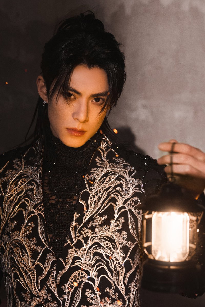 csu_twit's tweet photo. Yang Ling ft Xu Qian vibes! 🤩 #DylanWang is fierce and full of charisma on these photos for Tencent Video All Star Night 2024 🔥💜🩷 https://t.co/BO2cyd7wR6
