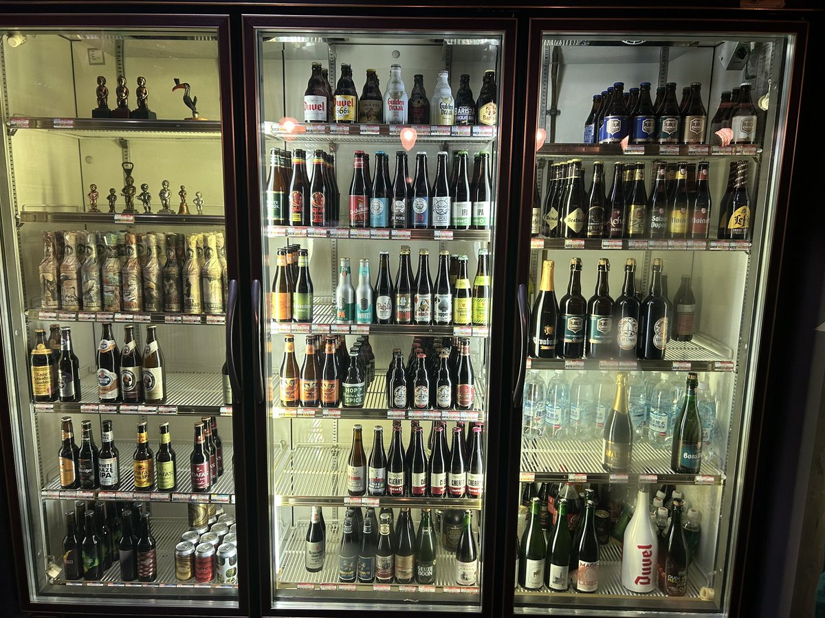 この場所での営業も残り僅かとなってきました
最終営業日は1月12日です

最終日に来店予定のお声をよく聞いておりますが、その分混雑されると予想されます

もし時間に都合がありましたら混雑回避のため、11日の土曜日にご来店されてみてはいかがでしょうか？

冷蔵庫もだいぶ少なくなってきました