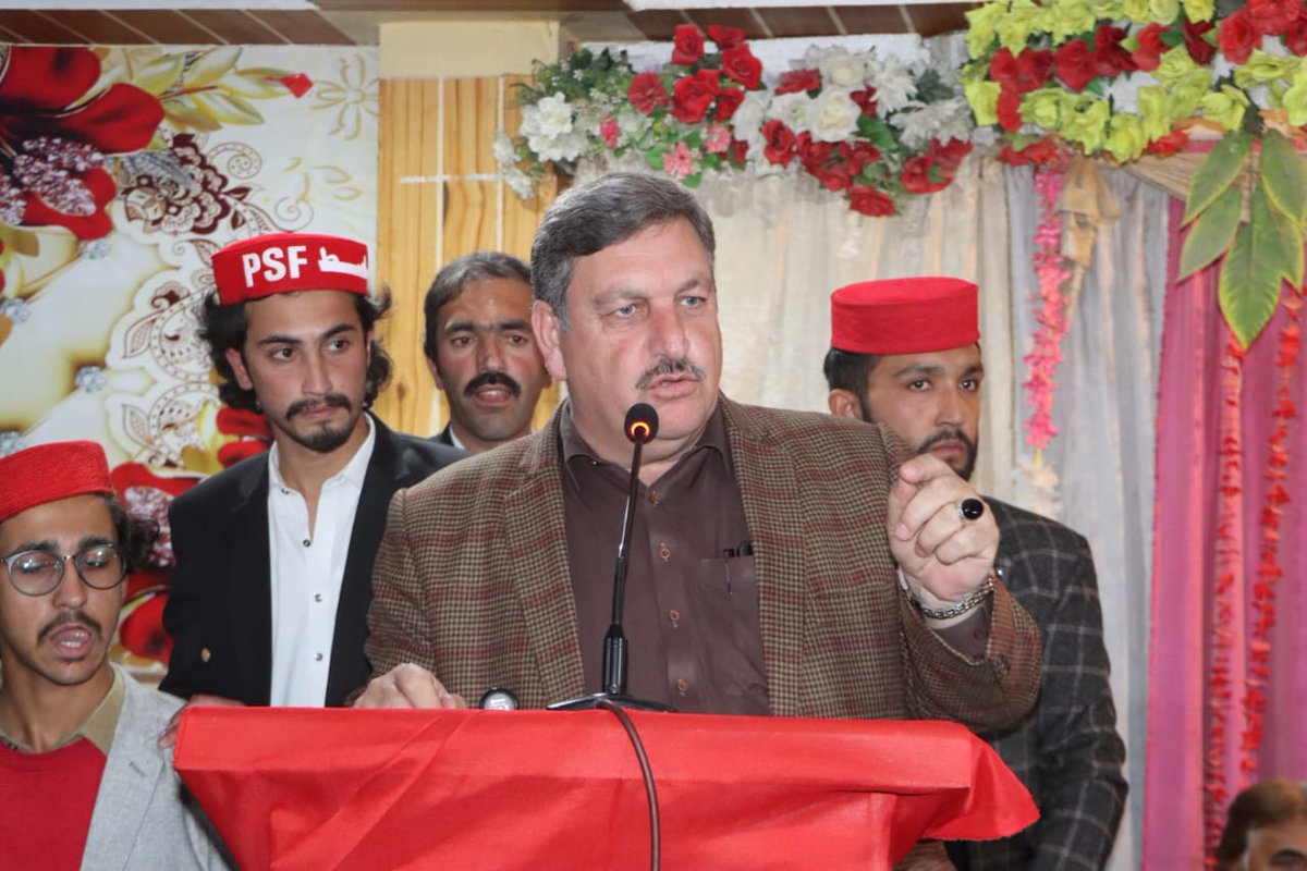 PSFMarkaz's tweet photo. پختون سٹوڈنٹس فیڈریشن ضلع سوات کے زير اہتمام امن ماښام اور تقریب حلف برداری، عوامی نیشنل پارٹی کے صوبائی ایڈیشنل جنرل سیکرٹری رحمت علی خان اور ضلعی صدر شیر شاہ خان خطاب کررہے ہیں۔
#PSF | #PSFSwat | #ANP https://t.co/Wkkb9KlhYC