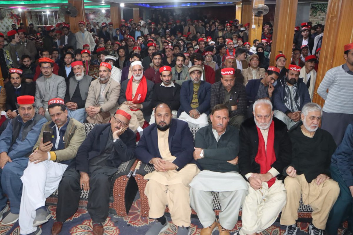PSFMarkaz's tweet photo. پختون سٹوڈنٹس فیڈریشن ضلع سوات کے زير اہتمام امن ماښام اور تقریب حلف برداری، عوامی نیشنل پارٹی کے صوبائی ایڈیشنل جنرل سیکرٹری رحمت علی خان اور ضلعی صدر شیر شاہ خان خطاب کررہے ہیں۔
#PSF | #PSFSwat | #ANP https://t.co/Wkkb9KlhYC