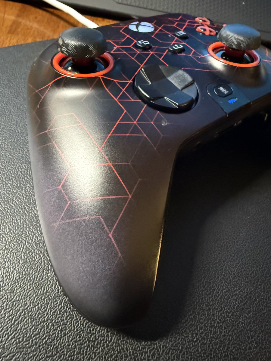 Movie_Zombie's tweet photo. @SCUFAssist isn’t normally for my faceplate to fade after only a month of purchasing it. I got on Nov 22nd and the sides are already fading. https://t.co/eQZyD227HP