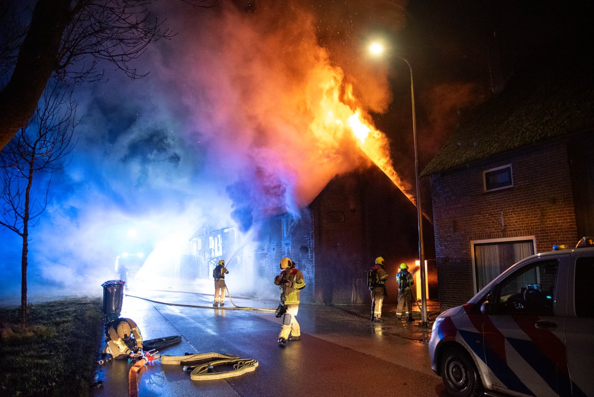 Grote uitslaande brand in woning in Hoogblokland