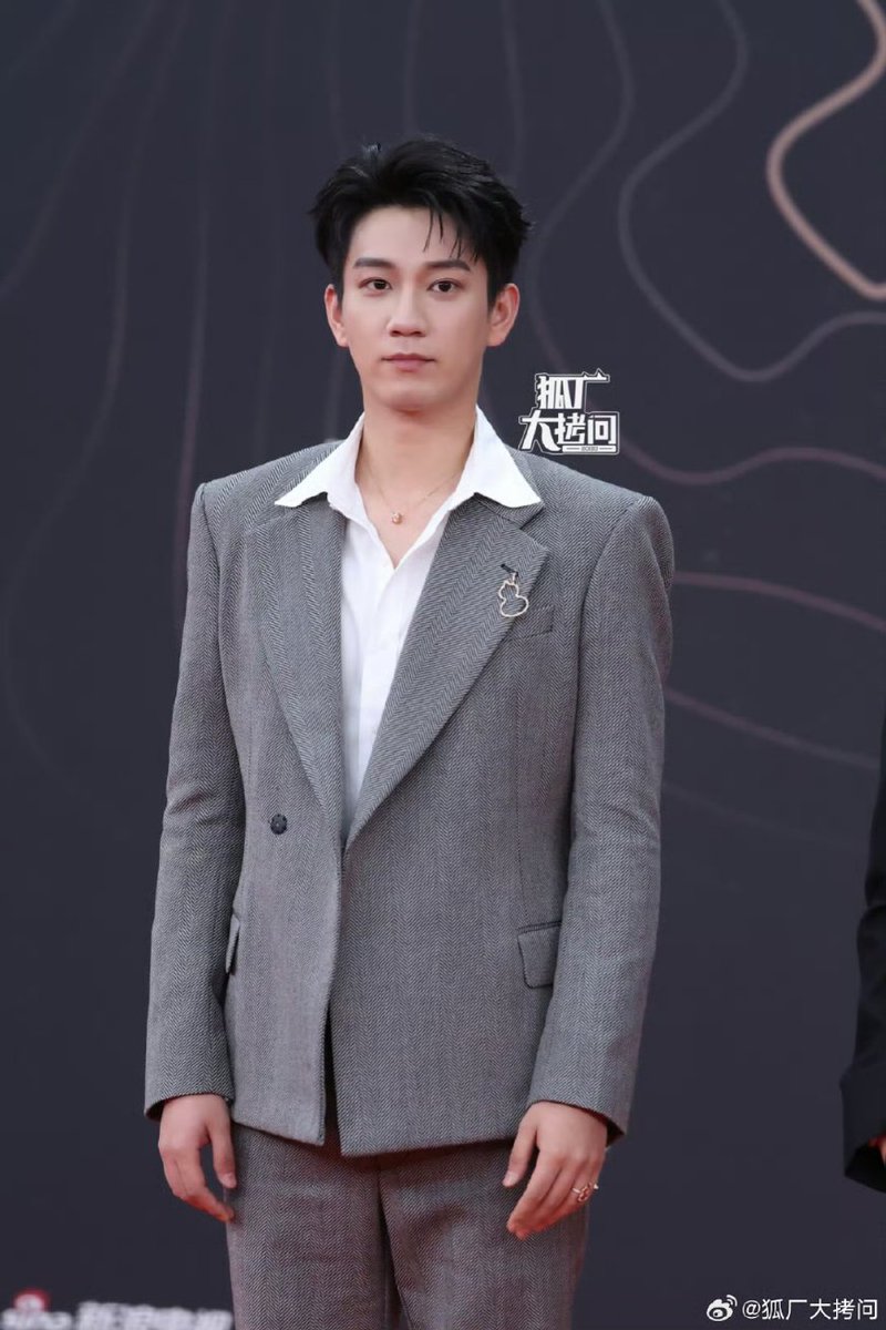 csu_twit's tweet photo. Two handsome WANG in one frame! 🤩 #WangZiqi and #WangXingyue on the red carpet at the Tencent Video All Star Night 2024 ✨ https://t.co/ATlM61Pbr1