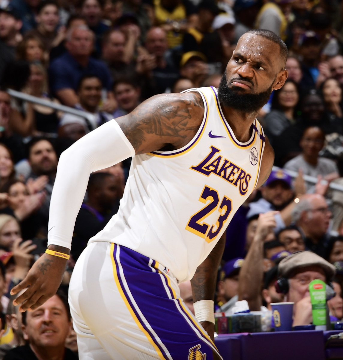 BronMuse's tweet photo. The all-time Leading Scorers and how many assists they have:

1. LeBron — 41,222 PTS | 11,284 AST

2. Kareem — 38,387 PTS | 5,660 AST
3. Malone — 36,928 PTS | 5,248 AST
4. Kobe — 33,643 PTS | 6,306 AST
5. Jordan — 32,292 PTS | 5,633 AST
6. Dirk — 31,560 PTS | 3,651 AST https://t.co/DY4iv0yWQm