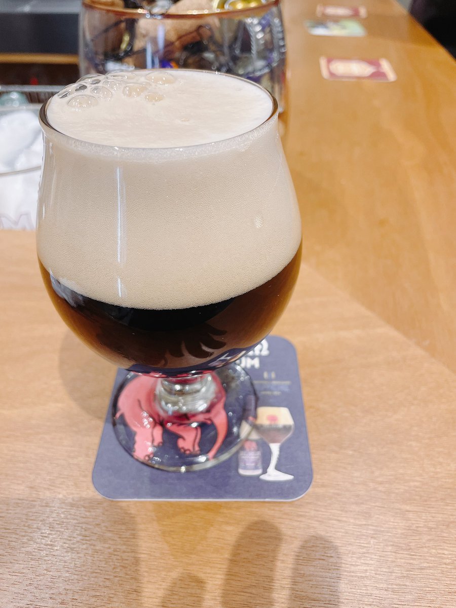Laylabier's tweet photo. #DeRanke「XX Bitter」
#Yorocco Beer「Swing &Bop Dark Lager」でサルーテ!🍻✨
にゃー🐱
#クラフトビール https://t.co/5IepynCFNR
